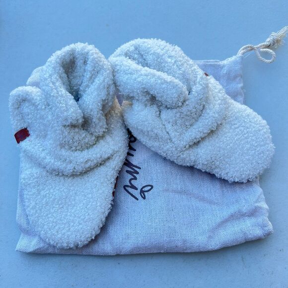 NWT Goumi Kids Alabaster Sherpa Baby Boots SZ 12-18 mo White Winter Booties - Picture 1 of 4